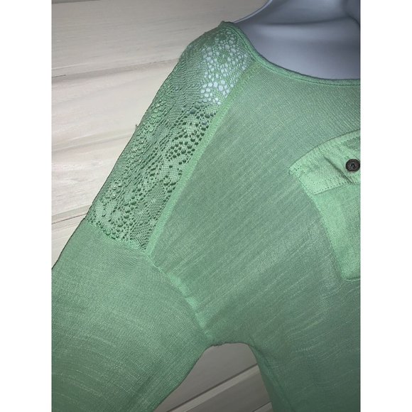 Live And Let Live Sz MEDIUM Tie Hem Tunic Top Rayon Aqua Green Lace Detail EUC - Picture 3 of 10